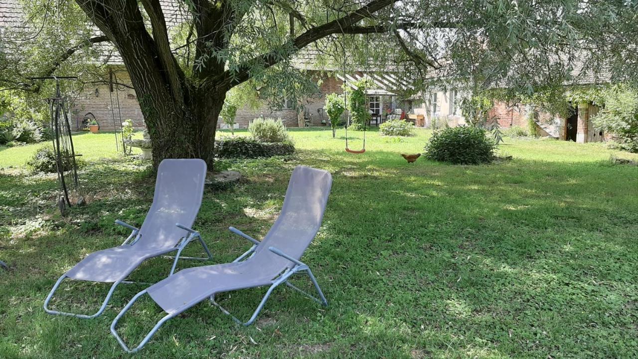 Gite Chez Leo Varennes-sur-le-Doubs Exteriör bild